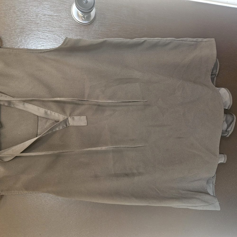 Sleeveless Gray Top with Tie Detail